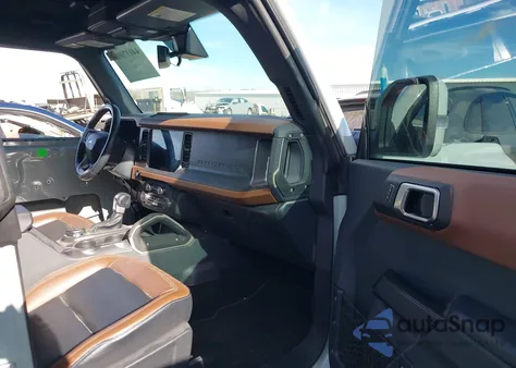 2024 Ford Bronco Outer Banks z USA, uszkodzony, nr VIN 1FMEE8BP6RLA50814